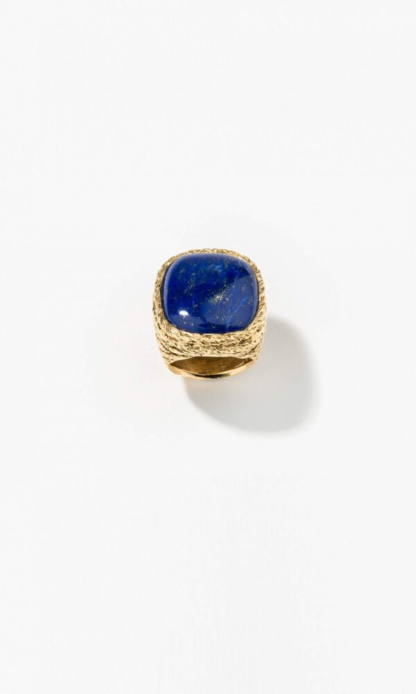 Découvrez la bague Miki en Lapis Lazuli de Aurélie Bidermann. Bijouterie Dumas Joaillier à Avignon. Paiement 4x sans frais.