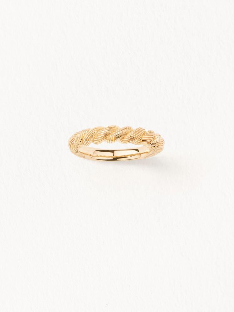 Découvrez la bague Dune petit modèle de la maison Poiray. L'ensemble de la collection chez Dumas Joaillier à Avignon. Paiement 4x sans frais.