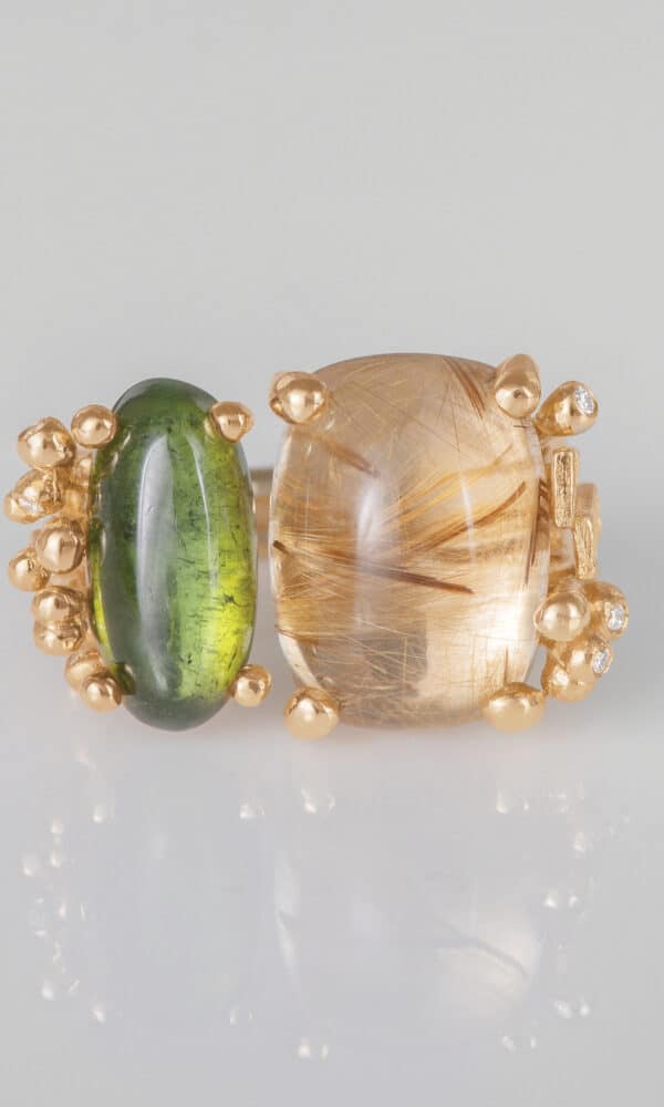 Découvrez la Bague Boho de la maison Ole Lynggaard. Crée à partir d'or, de pierres fines et de diamants. Chez votre bijoutier Dumas à Avignon.