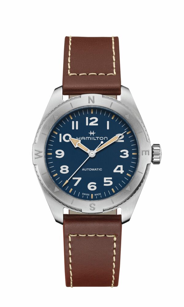 Partez à l’aventure avec la Montre Khaki Field Expedition de la maison Hamilton, Robuste et élégante, elle sera vous guider. Disponible chez Dumas Horloger.