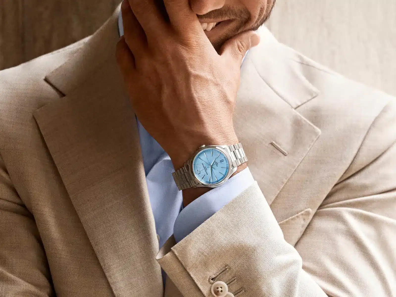 Montre homme Baume & Mercier Clifton cadran bleu portée